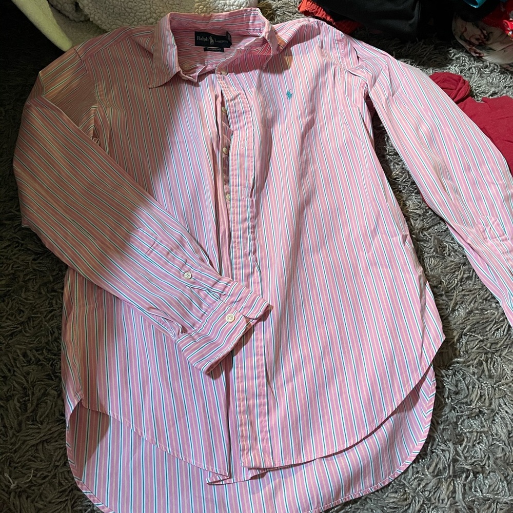 Men’s Ralph Lauren button up top. Size M